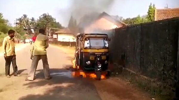 Zonne vuurbal jonguh: tuktuk doet boemboem