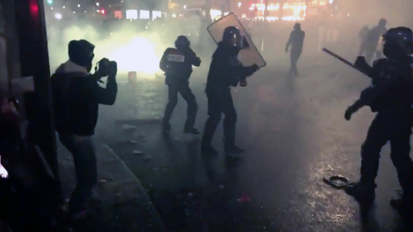 Dikke rellen in Frankrijk na wetsvoorstel dat politieagenten anoniem maakt