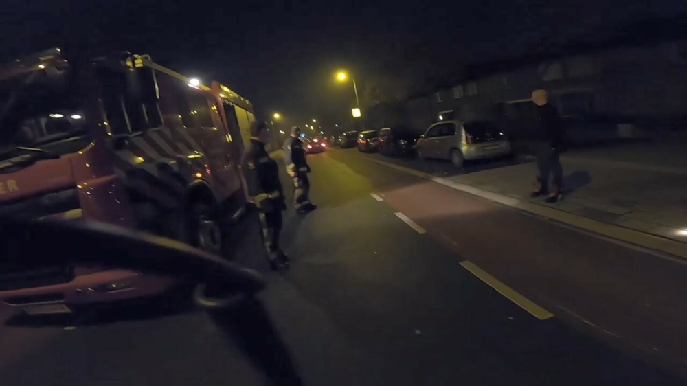 Asociale BMW-rijder jankt hard langs brandweerauto in Hillegom
