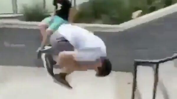 "Wedden dat ik een frontflip op deze trap kan maken!?"