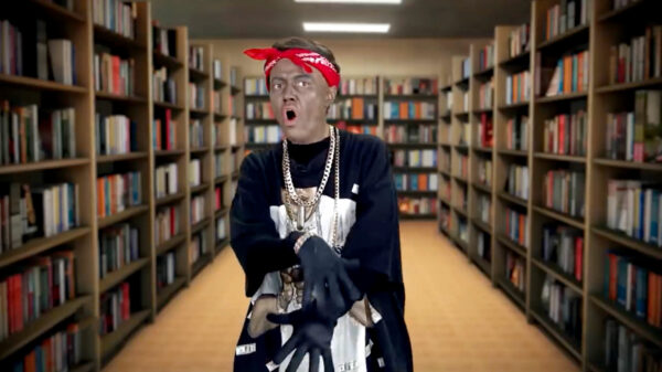 Yo yo wassup! Blackface Obama geeft een interview op de Russische tv