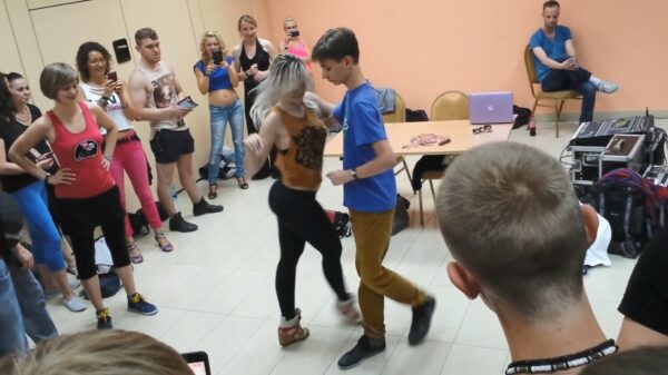 Puber heeft de dag van zijn leven als hij met de kizombalerares mag dansen