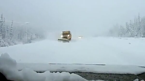 Superhandig, sneeuwschuivers die meteen even je auto poetsen