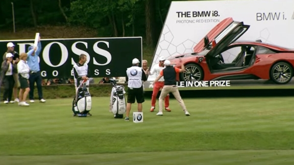 14 golfers die dankzij een hole-in-one een dikke BMW wonnen