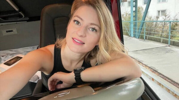 Deze knappe vrachtwagenchauffeuses mogen van ons de hele dag links rijden