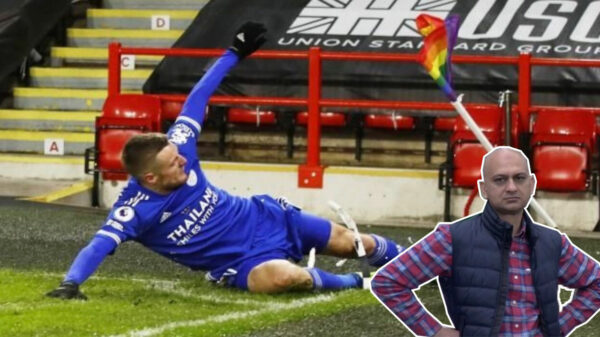 Jamie Vardy scoort, trapt LHBTIQ-cornervlag in duizend stukjes en krijgt geel