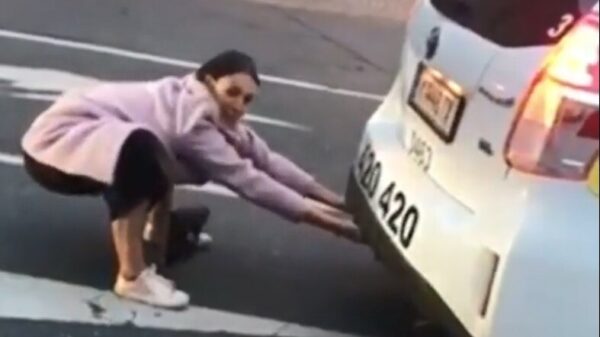 Snel, hou die taxi tegen!