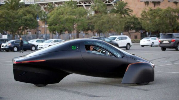 Voor 26k een elektrische auto die je nooit hoeft op te laden? SUATMM!