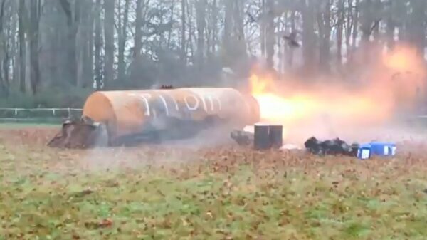Oude doos: carbidschieten met een MEGA melkbus