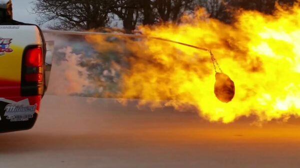 Oude doos: kalkoen wordt extra crispy dankzij straalmotor van een jet truck