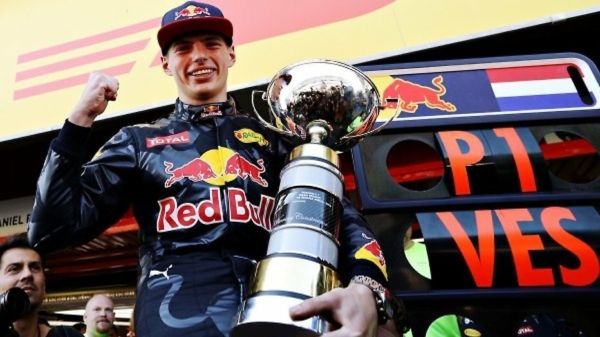 Hotsjeeéé. Max Verstappen wint de laatste GP van het seizoen in Abu Dhabi!