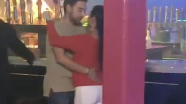 Als je je echte vriendin niet hebt uitgenodigd