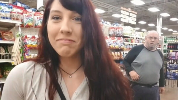 Gluurbuur heeft weer een nieuw slachtoffer in het vizier