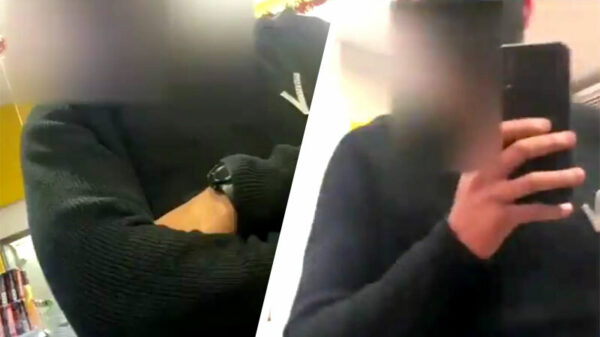 Jumbo-beveiliger Rachid vs Nederlandse Karen die geen mondkapje wil dragen