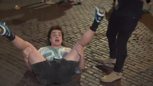 Dit is zonder twijfel het meest sappige Tinderverhaal ooit