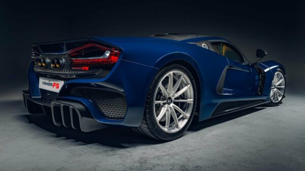 In de Hennessey Venom F5 blaas je in 15.5 seconden naar de 400 km/h