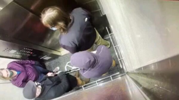 Hoesten op opa? Klap op je muil!