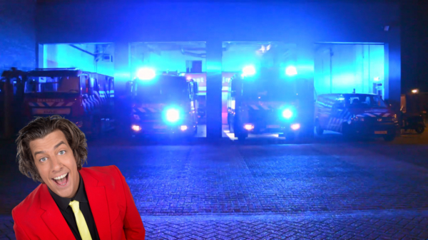 Brandweer Schijndel geeft lichtshow en 'Beukt De Ballen Uit De Boom'