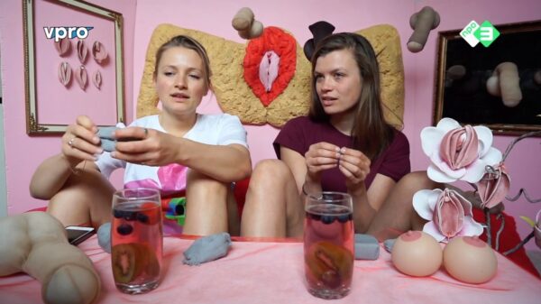 Vandaag in de kleicursus van de VPRO: bouw je eigen vagijn