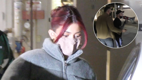 Kylie Jenner aangepakt door anti-bont-demonstranten: 'Je bent een vreselijk mens'