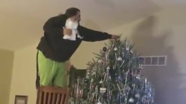 Als je te dik bent om op een tafel en stoel te staan