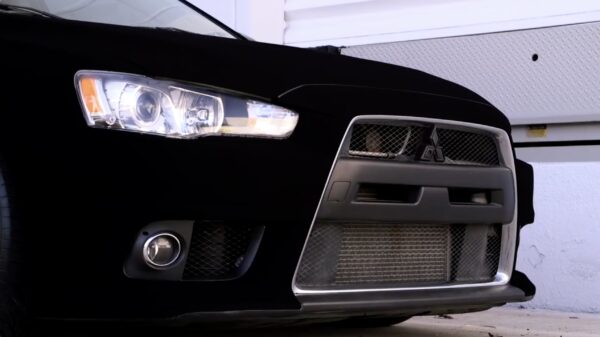 Je auto spuiten met 's werelds zwartste kleur zwart: Musou Black