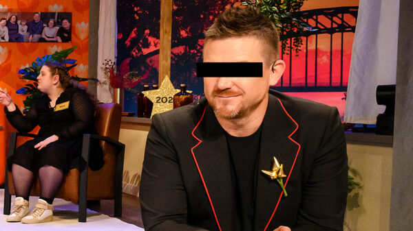 Tringgg. Johnny de Mol geeft mishandeling toe in uitgelekt telefoongesprek