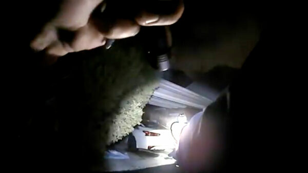 Man door agent neergeschoten omdat hij een telefoon in zijn handen had