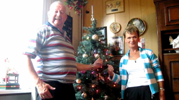 Web classic: de kerstklassieker der kerstklassiekers - Tiny & Lau vieren kerst