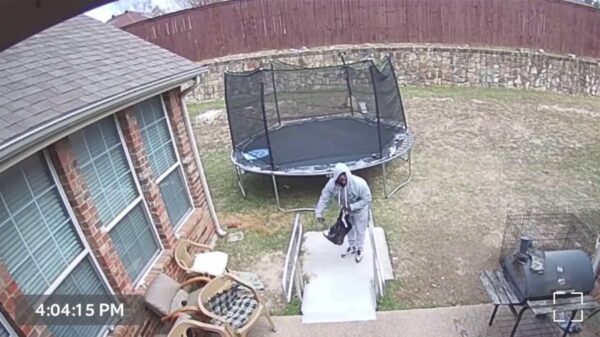 Kantinejuffrouw betrapt een inbreker dankzij haar deurbelcamera