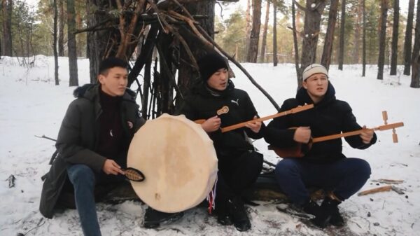 Drie Mongolen maken weer eens een lekker nummertje in het bos