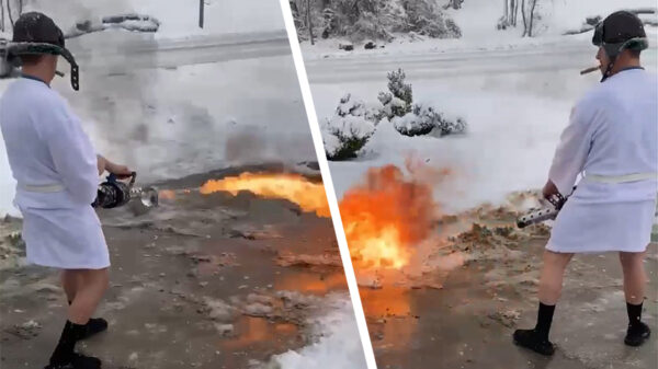 Hans maakt zijn oprit sneeuwvrij met een vlammenwerper