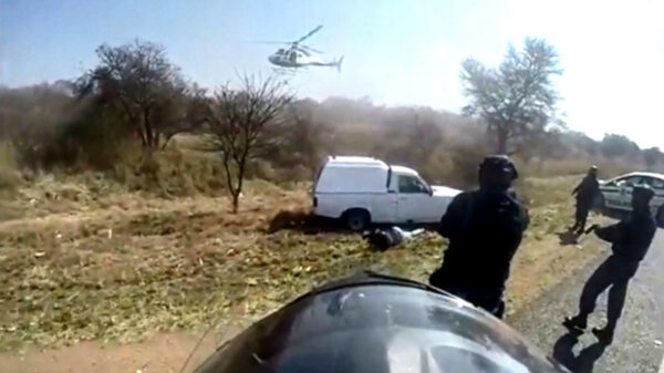 Politieachtervolging met gestolen auto kan zo in een Hollywood Blockbuster