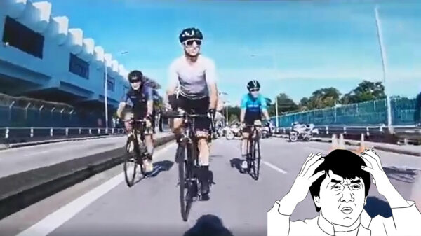 Wielrenner is iets teveel afgeleid als hij een ongeluk fotografeert