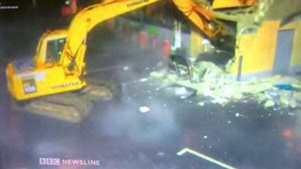 Ierse criminelen plegen heftige ramkraak met een kraan