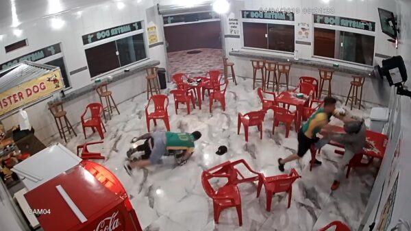 Overvallers krijgen harde klappen nadat slachtoffer weigert telefoon af te geven