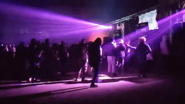 Franse politie maakt einde aan illegaal feest met 2500 corona-ravers