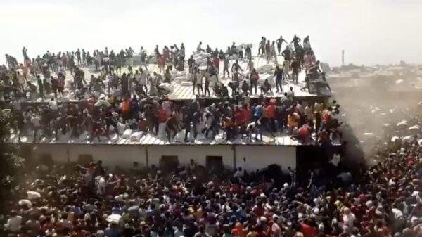 Uitgehongerde inwoners van Nigeria plunderen pakhuizen vanwege voedseltekort