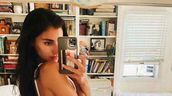 Spiegeltje spiegeltje aan de wand deze vrouwen zijn behoorlijk amusant (46)