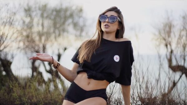 De muzikale monsterhit van de week: Sarah Coulomb - Le Covid