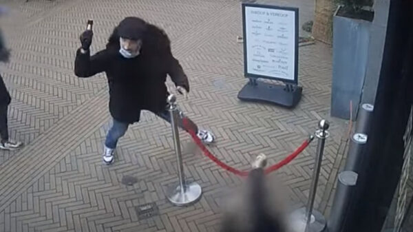 Opsporing Verzocht toont nieuwe zieke beelden van overval met hamer in Katwijk