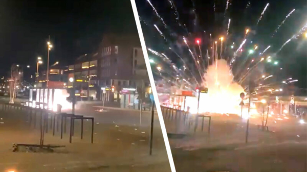 In IJmuiden wordt een bouwpakket van vuurwerk gewoon midden op straat afgestoken