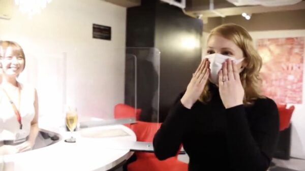 Deze bizarre Japanse bar is voor alle liefhebbers van volwassen entertainment