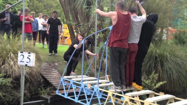 Oude doos: welke constructie is het sterkst in deze bruggenbouwwedstrijd?