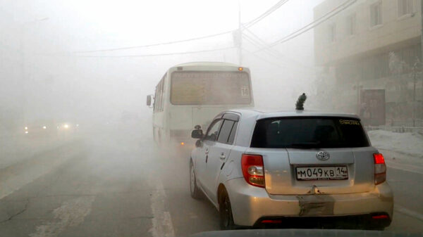 Heb je je wel eens afgevraagd hoe autorijden er bij -49°C uitziet?