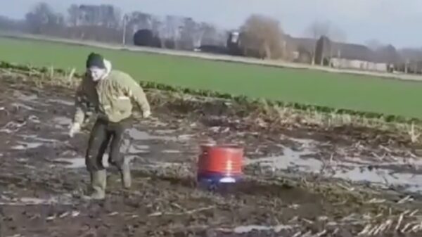 Met een lading carbid een tonnetje in een baan om de aarde knallen (2)