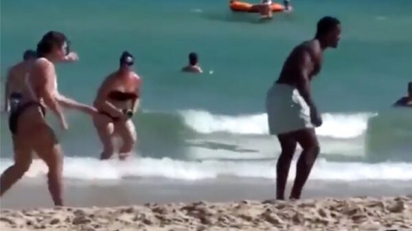 Als je vriendin per se op je rug wil maar totaal geen motoriek heeft