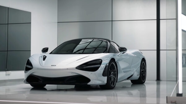 Even keihard kwijlen met de McLaren 720s in glorieus 4K