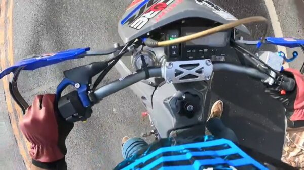 Motorrijder verliest been bij crash