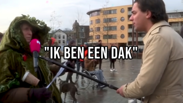 Gekkie sloopt microfoon van Powned tijdens Viruswaarheid-demo in Hilversum